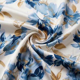 Robe mi-longue à fleurs, à encolure croisée